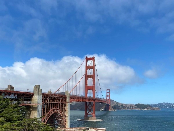 Photo of the Golden Gate Bridge located next to San Francisco.